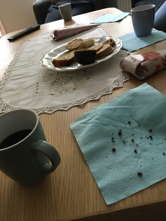 Fika m smulig chokladmuffin hos Ingis