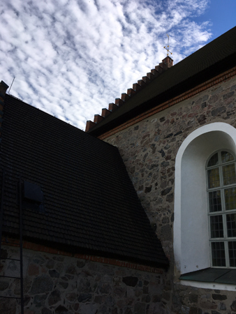 Gamla Uppsala kyrka exteriör fönster