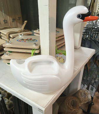 Svan som vattenkanna Fullerö