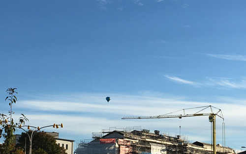 Luftballong över bygge