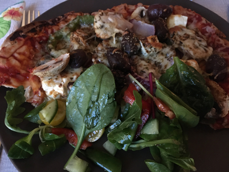 Hemgjord vegetarisk pizza