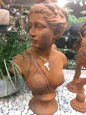 Rostig kvinna på Fullerö