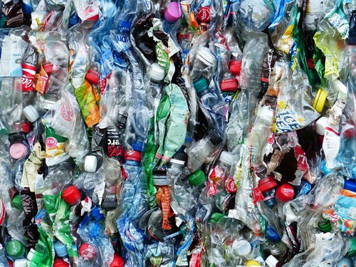 Plastflaskor
