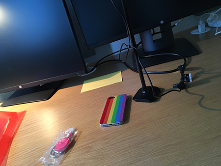 Skrivbord ganska tomt