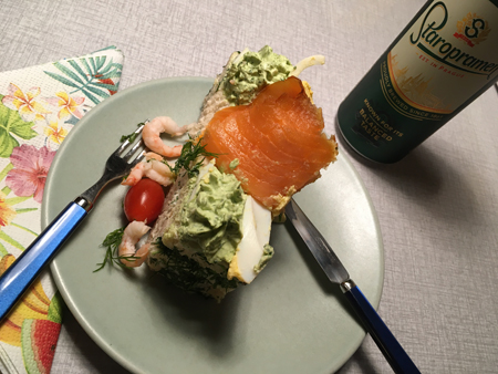 Smörgåstårta och öl
