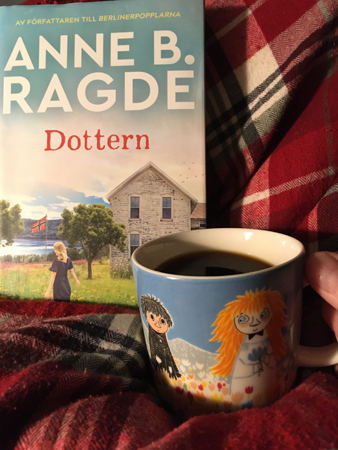 Boken Dottern och kaffe på sängen
