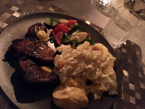 Kalkon potatisgratäng grönsaker sås