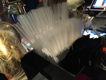 Spindelväv sugrör skelett Churchill Arms