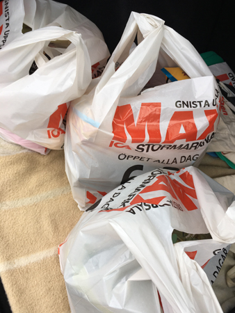 Tre kassar mat från ICA Maxi