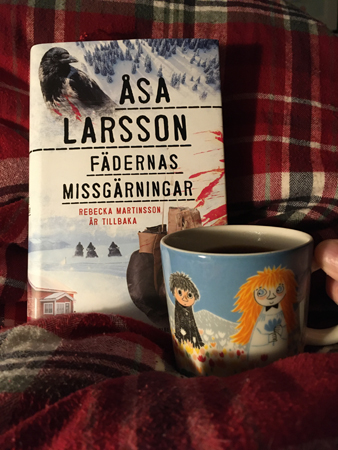 Boken Fädernas missgärningar och kaffe på sängen