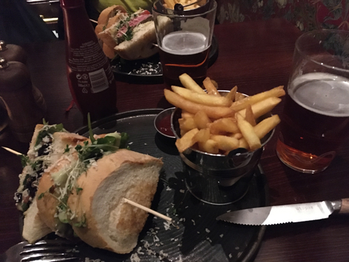 Vegetarian bookmaker och öl Churchill Arms