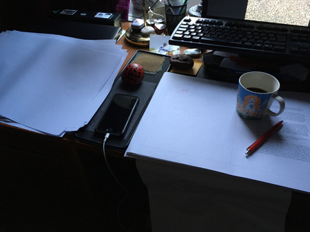 Hemmaarbetsplats för korrekturläsning