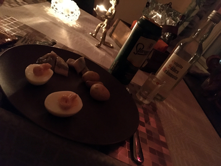 Jultallrik hemma med sill potatis ägg öl o snaps