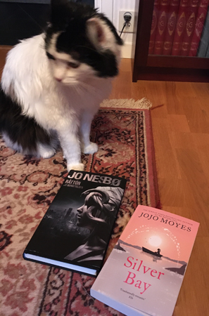 Lucifer med böckerna Råttön och Silver Bay