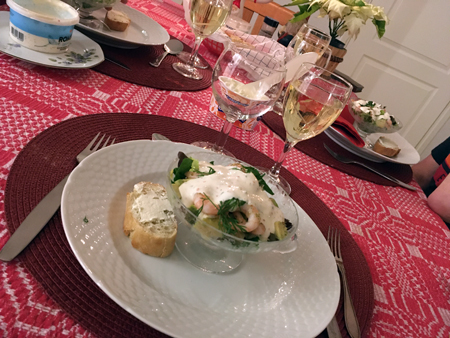 Räkcocktail och bubbel förrätt hos Annas snälla mamma