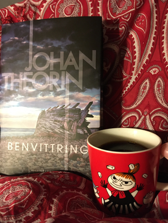 Benvittring och kaffe på sängen