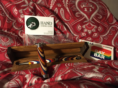 En träpenna ett träetui för tandpetare och en Gaytvål