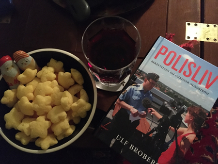 Oststjärnor vin och boken Polisliv