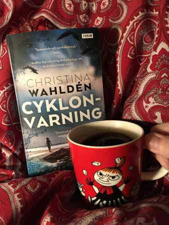 Boken Cyklonvarning och kaffe på sängen