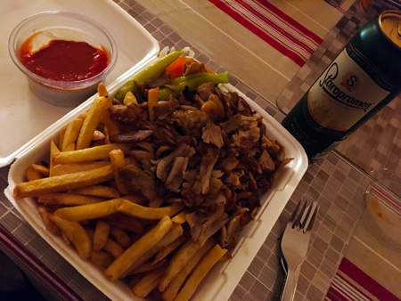 Kycklingkebab strips sås grönsakler Staropramen