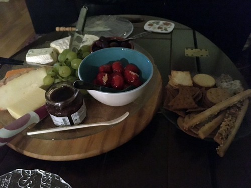 Ostbricka med tillbehör