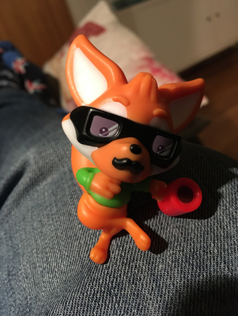 Rävleksak i kinder egg maxi