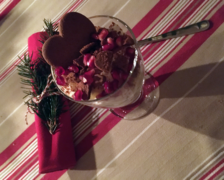 Annas pepparkaks och citrondessert med granatäpplekärnor