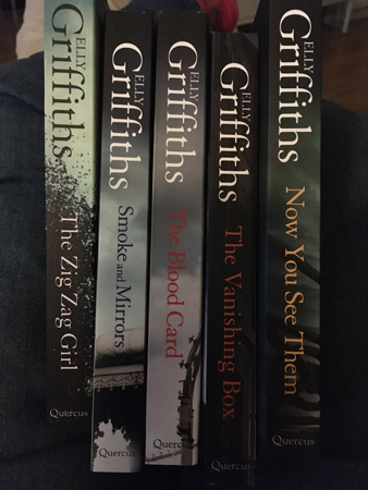 The Brighton Mysteries av Elly Griffiths del ett till fem