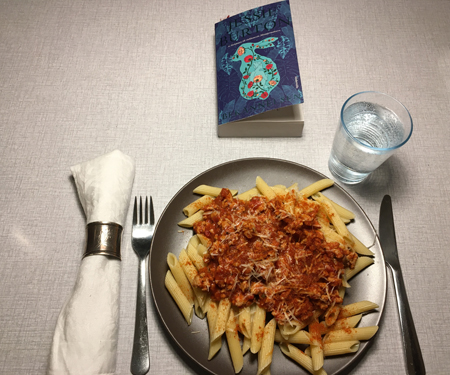Kycklingfärssås och penne boken Bekännelsen