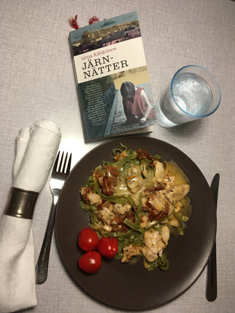 Kycklingpasta och boken Järnnätter