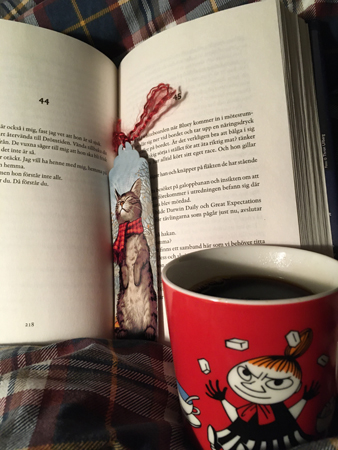 Halvvägs i boken för recension och kaffe på sängen