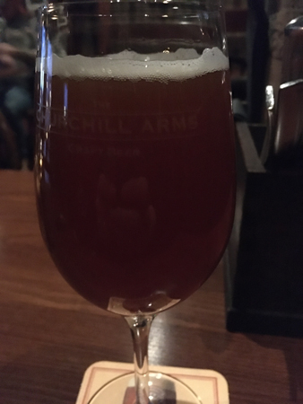 En öl på Churchill Arms
