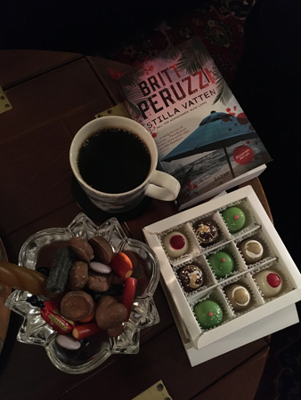 Kvällsfika med godis och Stilla vatten