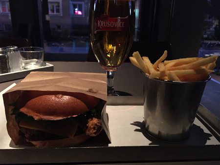 Kycklingburgare strips och öl Phils