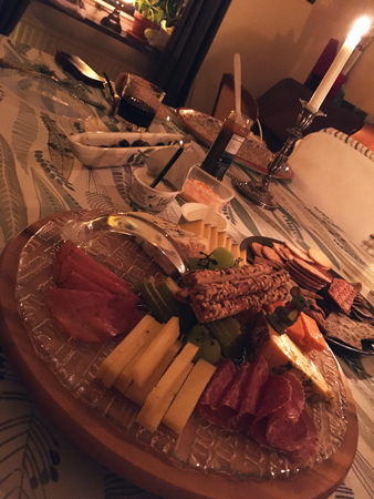 Plockmat ostar oliver salami druvor päron kex