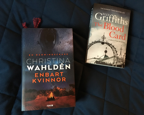 Böckerna Enbart kvinnor och The Blood Card