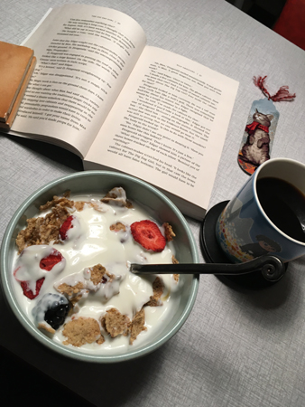 Frukost med boken The Zig Zag Girl