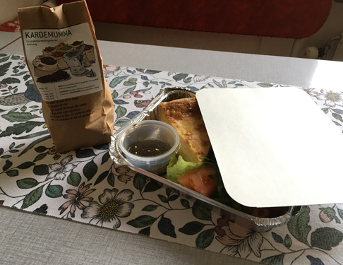 Kardemummakaffe och lunchlåda