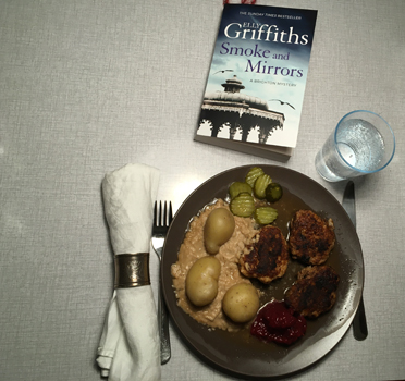 Kycklingpannbiff sås potatis och Smoke and Mirrors