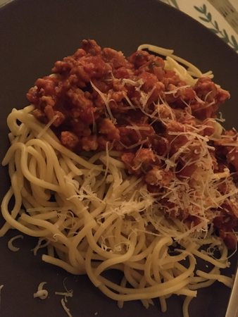 Spaghetti med kycklingfärssås