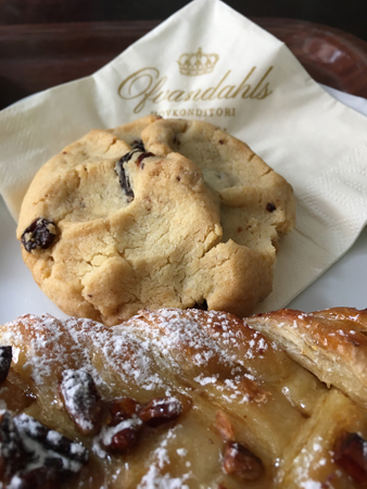 Väldigt platt russintopp o wienerbröd på Ofvandahls