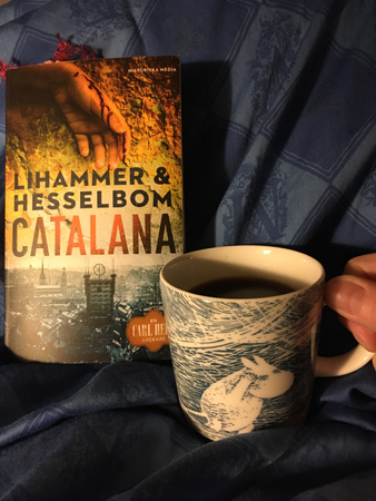 Boken Catalana och kaffe på sängen