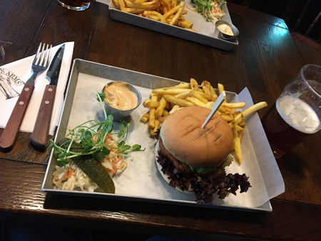 Haloumiburgare på Bishops Arms