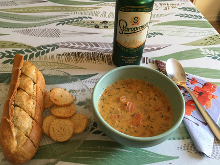 Fisksoppa vitlöksbaguett Staropramenöl