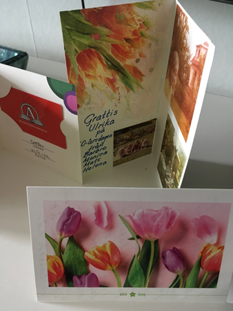 Kort från mammakusinen B med foton och presentkort