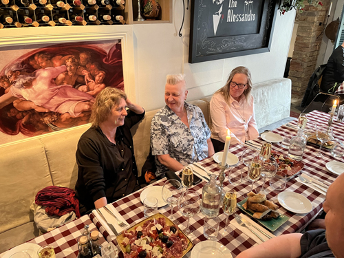 FEM jag och Mimmi Trattoria Alessandro Foto Jerry