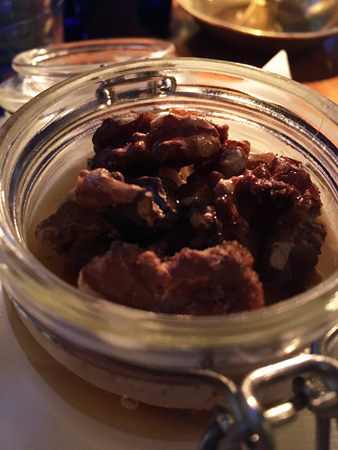 Yoghurtpannacotta med valnötter Kamarina