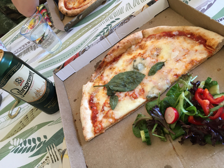 En halv pizza quattro formaggi