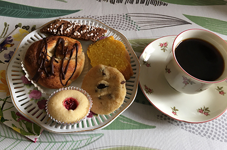 Hembakat födelsedagsfika för Anna