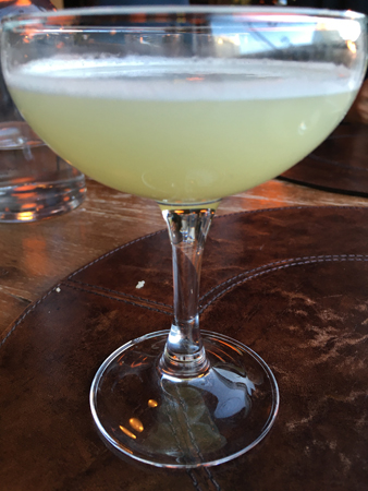 Påskdrink med sting Kitchen and Table